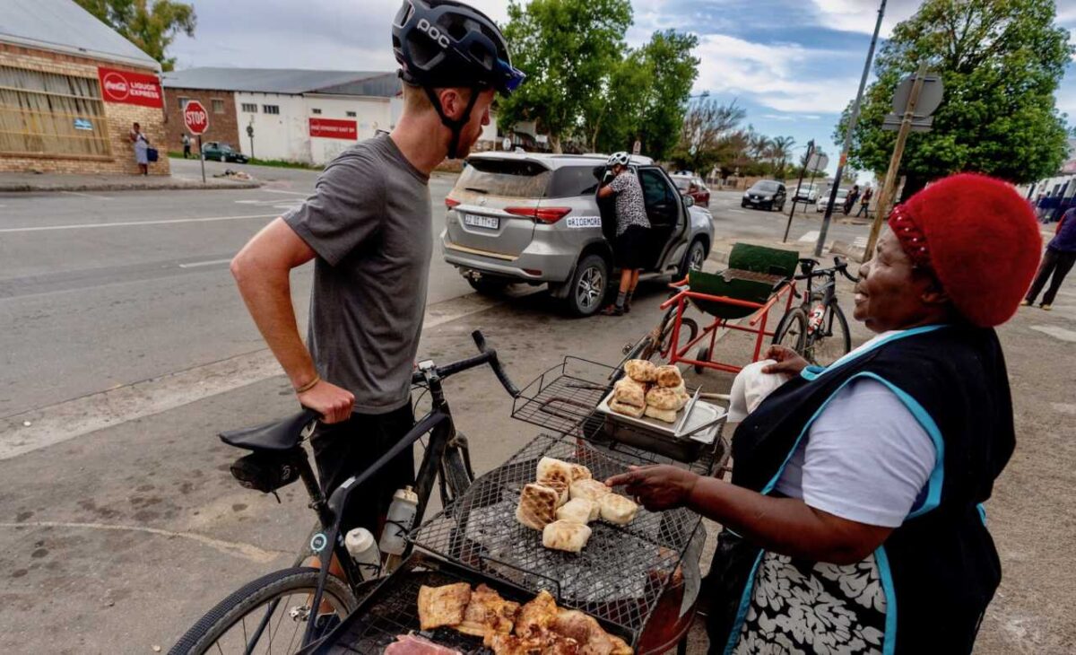 chasing-the-sun-gravel-bike-bike-market-1280x779 long gravel ride nutrition