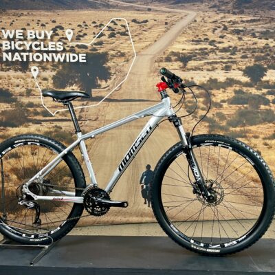 Pre-Owned Momsen Race Tech 2 (M) BM12391 (2018)